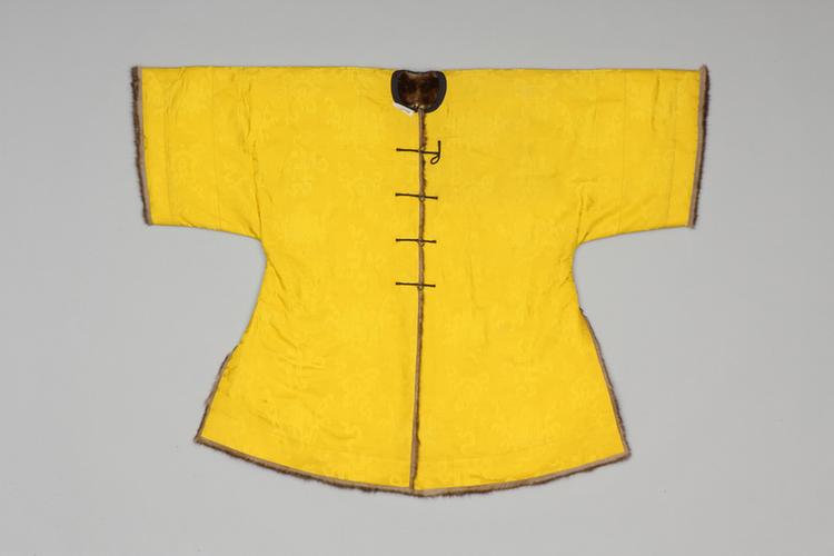 明黄色江山万代纹暗花江绸貂皮端罩