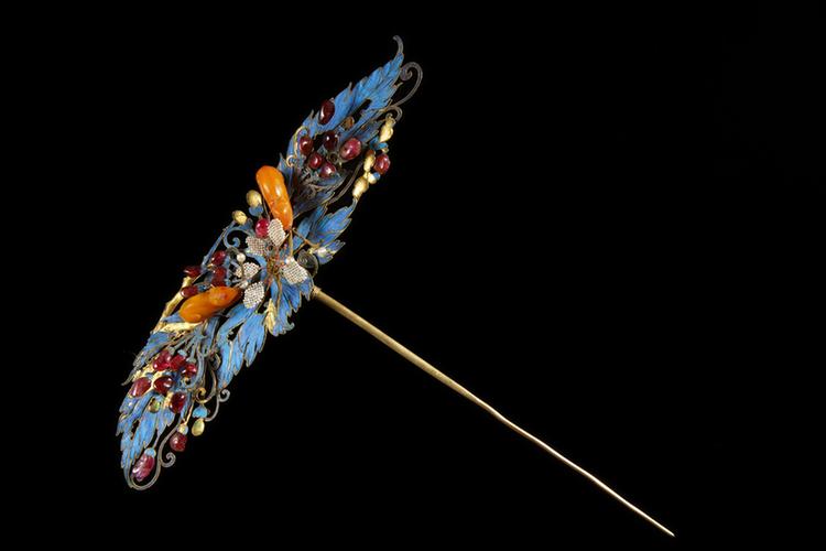 红宝石点翠穿珠花