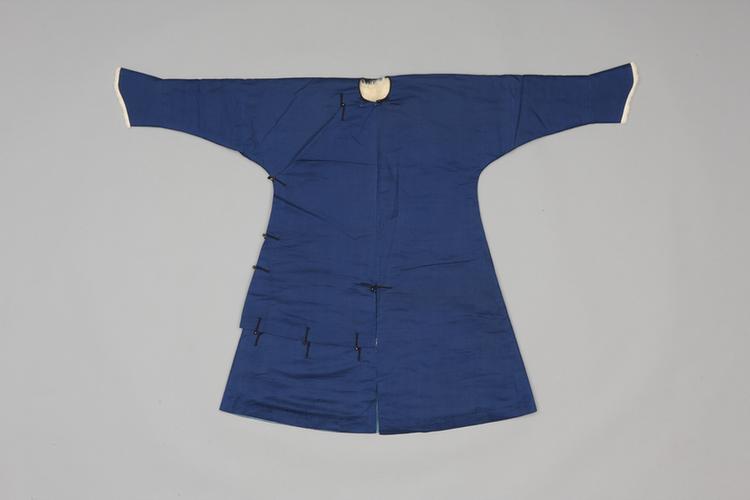 蓝色团龙纹暗花江绸羊皮行服袍