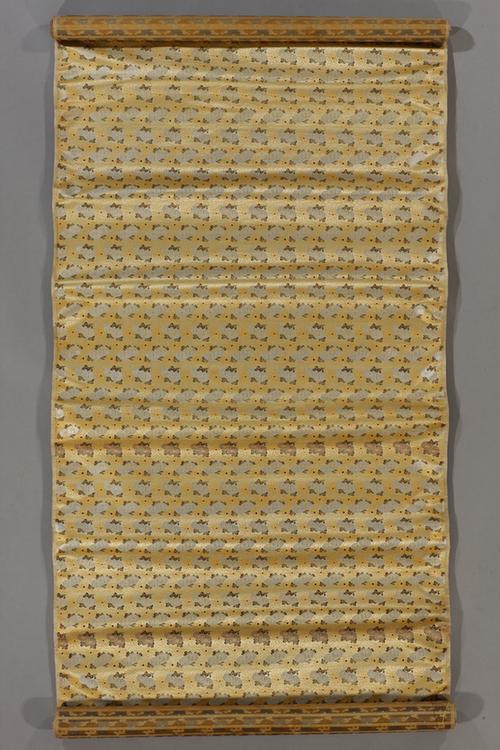 香黄色地小菊花纹织金绵