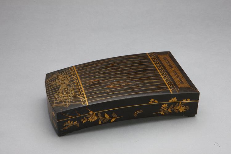 黑漆描金花卉纹琴式文具盒