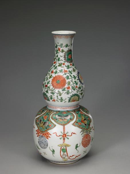 五彩缠枝莲纹葫芦瓶