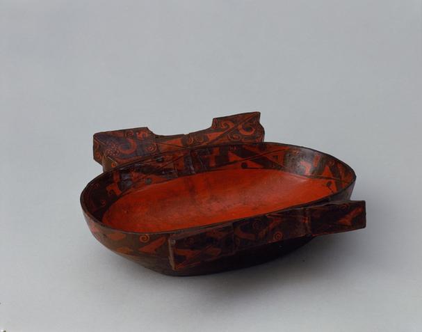 彩绘漆涡纹方耳杯