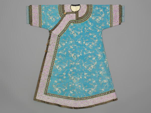 月白色缂丝水墨梅花纹灰鼠皮衬衣