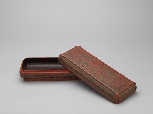 万历款填漆双龙纹长方盒