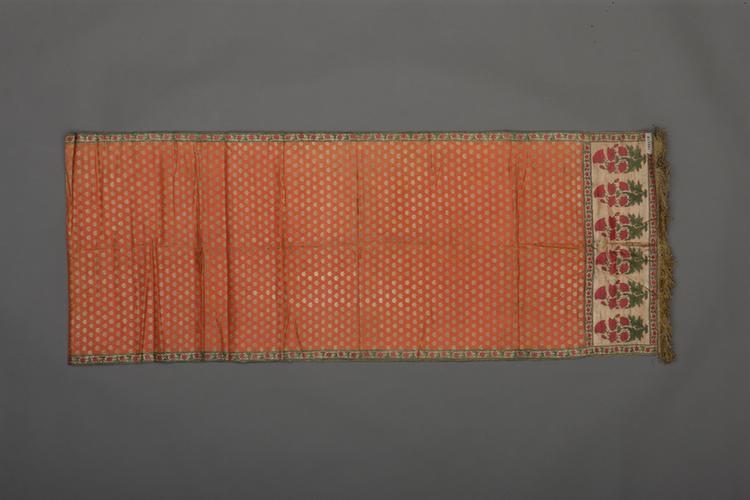 杏黄色地小芭蕉扇纹回回织金锦