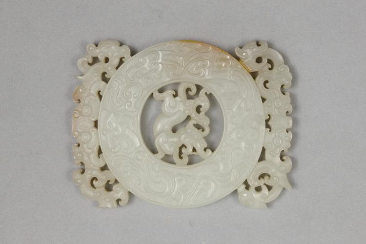 白玉透雕四灵纹环形佩