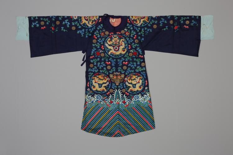 藏青色缎绣彩云蝠金十团龙皮球花纹男蟒