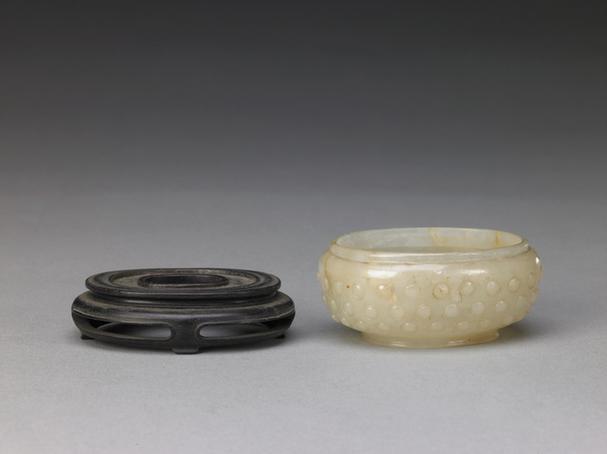 青玉乳丁纹椭圆水丞