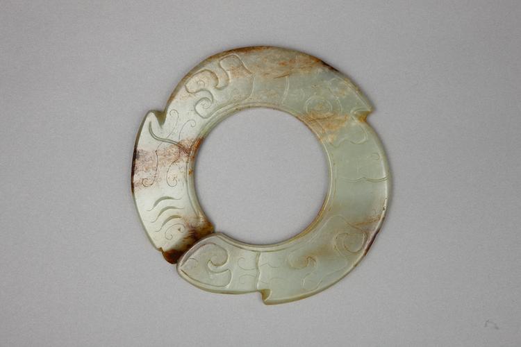白玉蟠螭纹玦