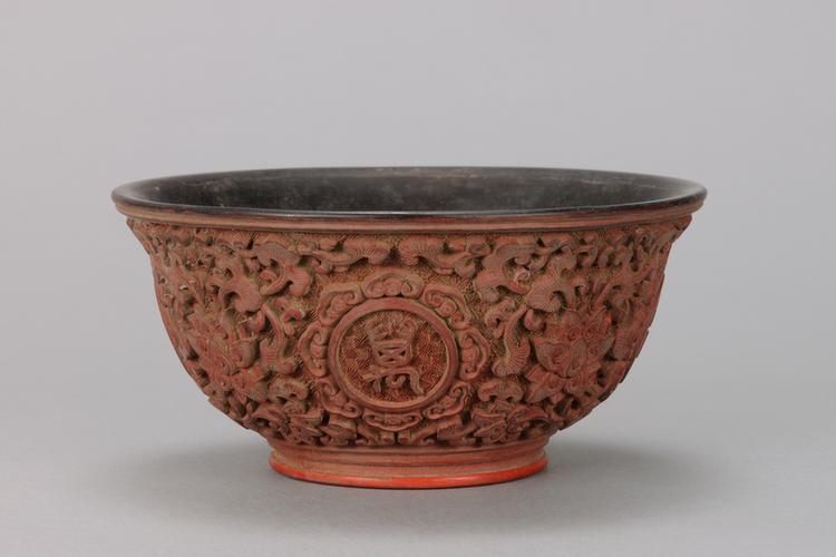 剔红长春万岁缠枝莲纹碗