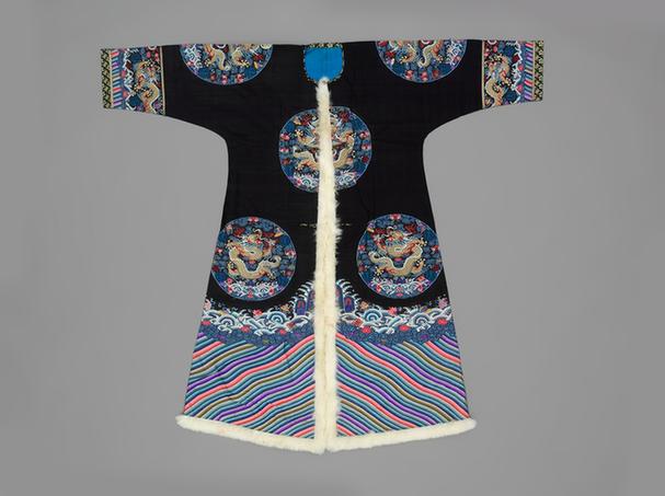 石青色缂丝八团彩云金龙纹镶皮边龙褂