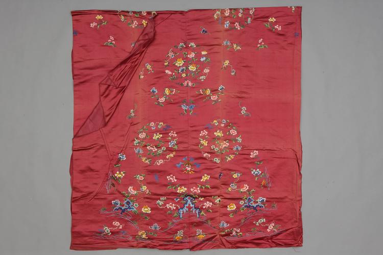 绛色缎绣四季花卉纹袍料