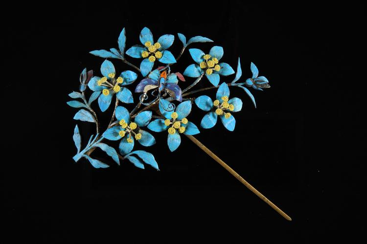 点翠花卉鸟蝶纹头花