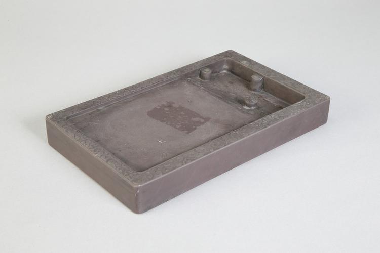 端石落花流水纹长方砚