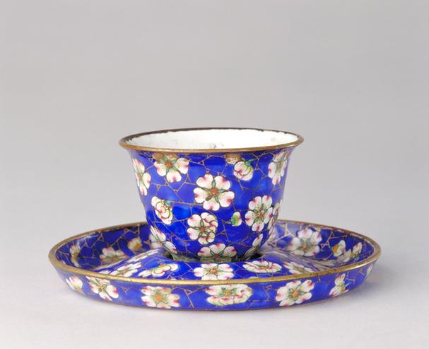 画珐琅冰梅纹盖杯