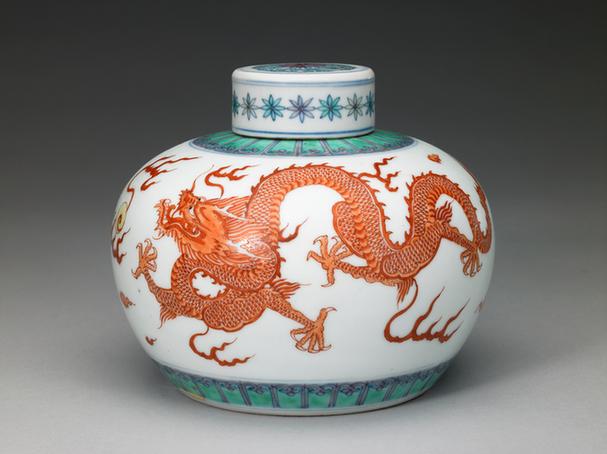 斗彩红龙凤盖罐