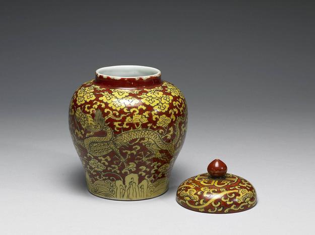 红地黄彩云龙纹盖罐