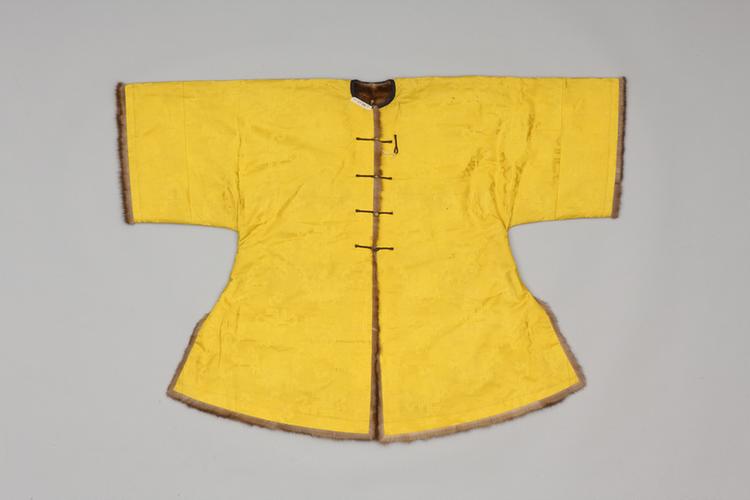 明黄色江山万代纹暗花江绸貂皮马褂