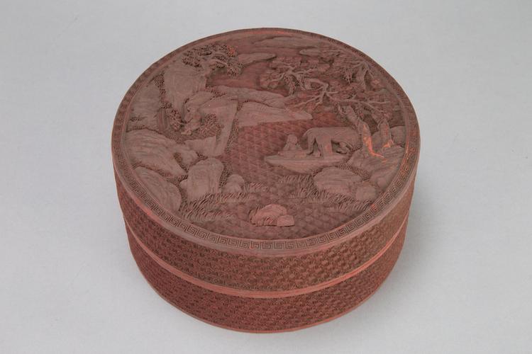 乾隆款剔红山水人物抚琴图扁圆盒