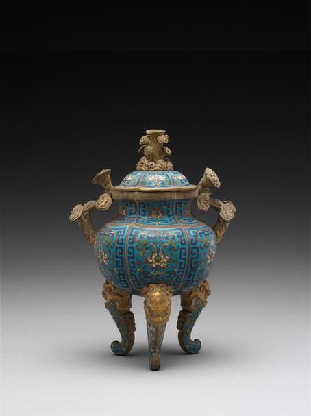 掐丝珐琅勾莲纹双耳三足盖炉