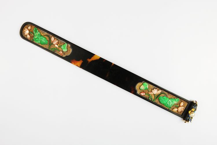 玳瑁镶珠嵌玉石花卉纹扁方