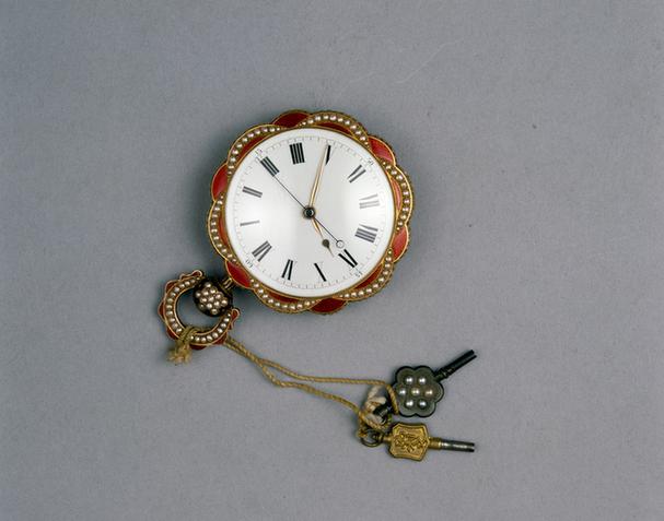 镶珠珐琅番莲花式怀表