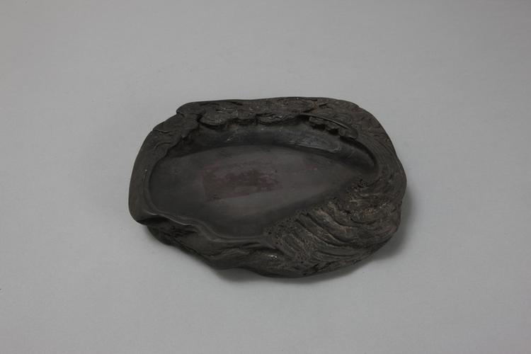 端石雕云龙纹随形砚