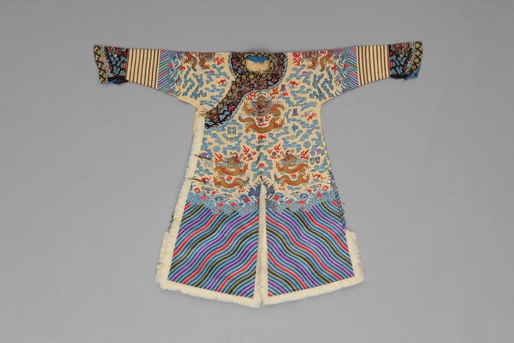 明黄色绸绣彩云金龙纹小龙袍拆片