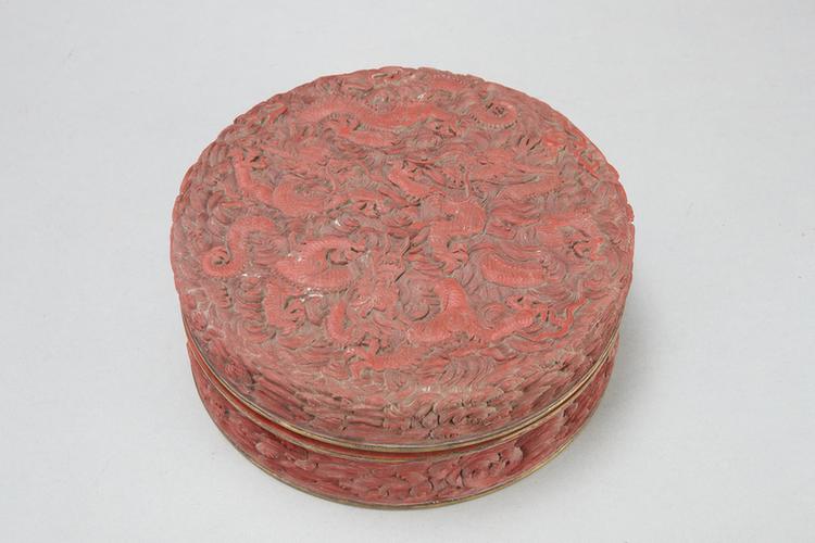剔红云龙戏珠纹扁圆盒