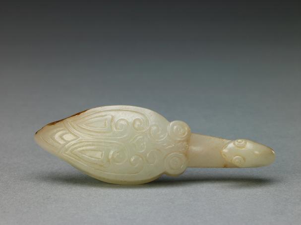 青玉蝉纹鸟首带钩