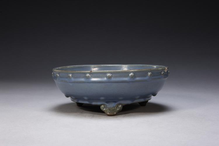 宜兴窑仿钧釉鼓钉三足花盆托