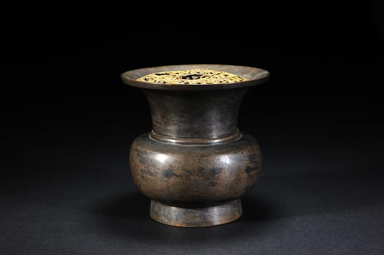 铜嵌银丝蕉叶兽面纹尊