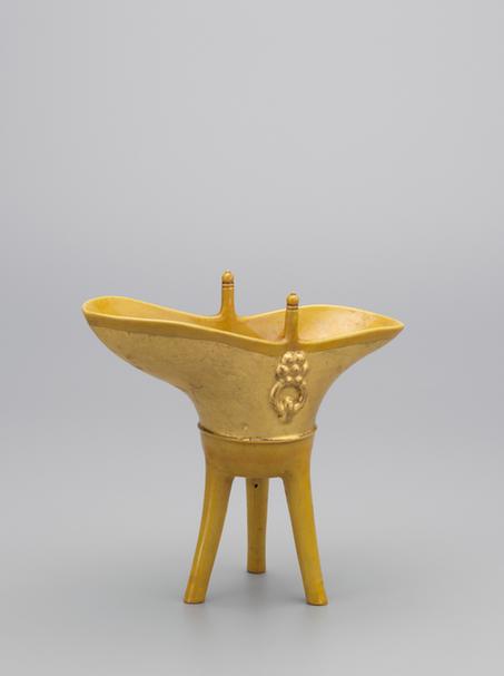 乾隆款黄釉涂金爵