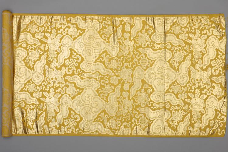 明黄色地八宝八仙云纹织金绸