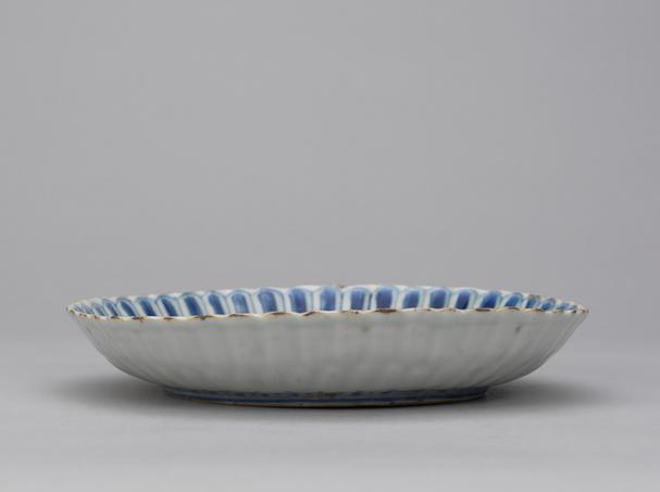 青花花鸟纹菊瓣盘