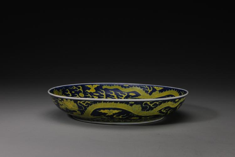 光绪款青花地黄彩云龙戏珠纹盘