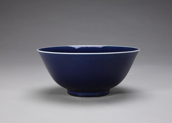 康熙款祭蓝釉碗