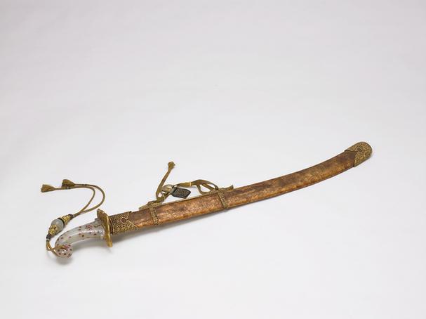 玉嵌料石花柄金桃皮鞘转电腰刀