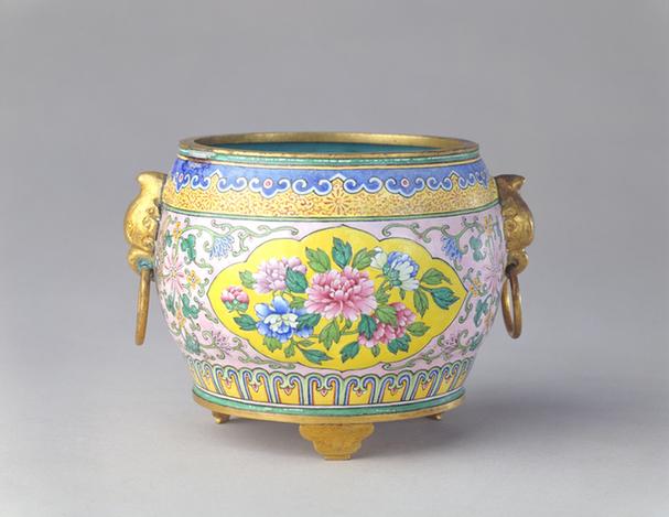 画珐琅开光牡丹图活环炉