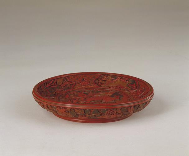 剔彩花卉麒麟纹圆盘