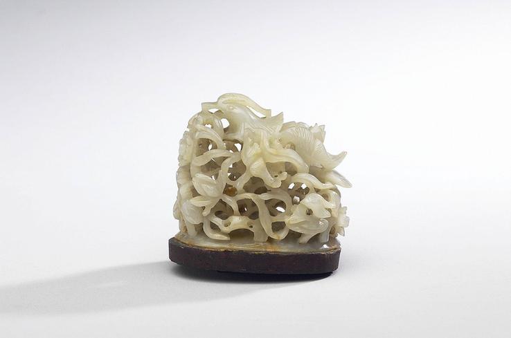 荷渚鸳鸯白玉，仿西环带纹鼎附件