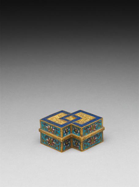 掐丝珐琅三事-勾莲纹方胜式盒