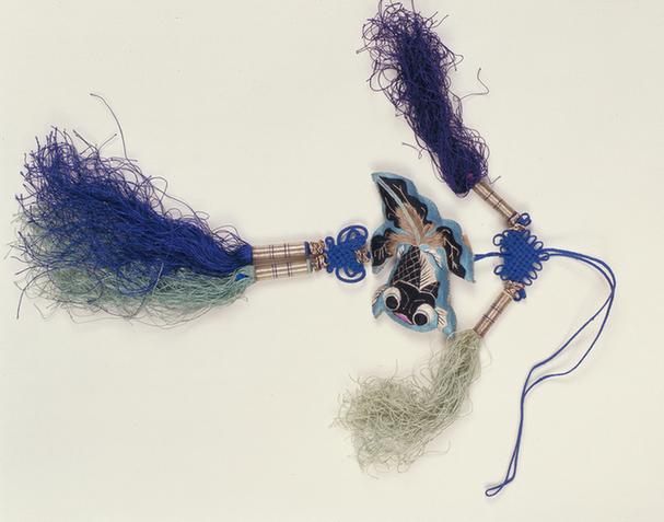 湖色缎绣水墨金鱼纹鱼式香袋