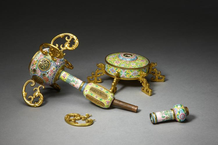 乾隆款画珐琅百花纹冠架