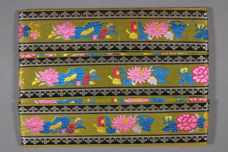 茶色缎地荷花牡丹菊纹绦