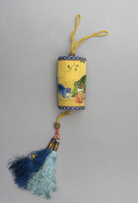 黄色缎绣太狮少狮百鸟朝凤纹活计-扳指套