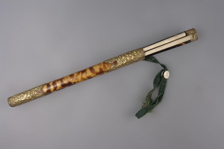 假玳瑁包铜镀金鞘刀