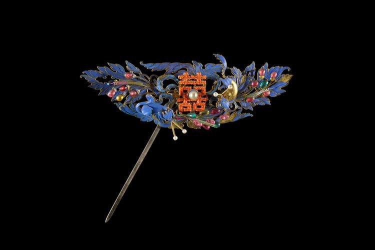 银镀金点翠镶料石松鼠葡萄双喜头花