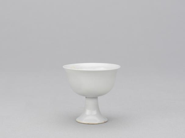 成化款白釉高足杯